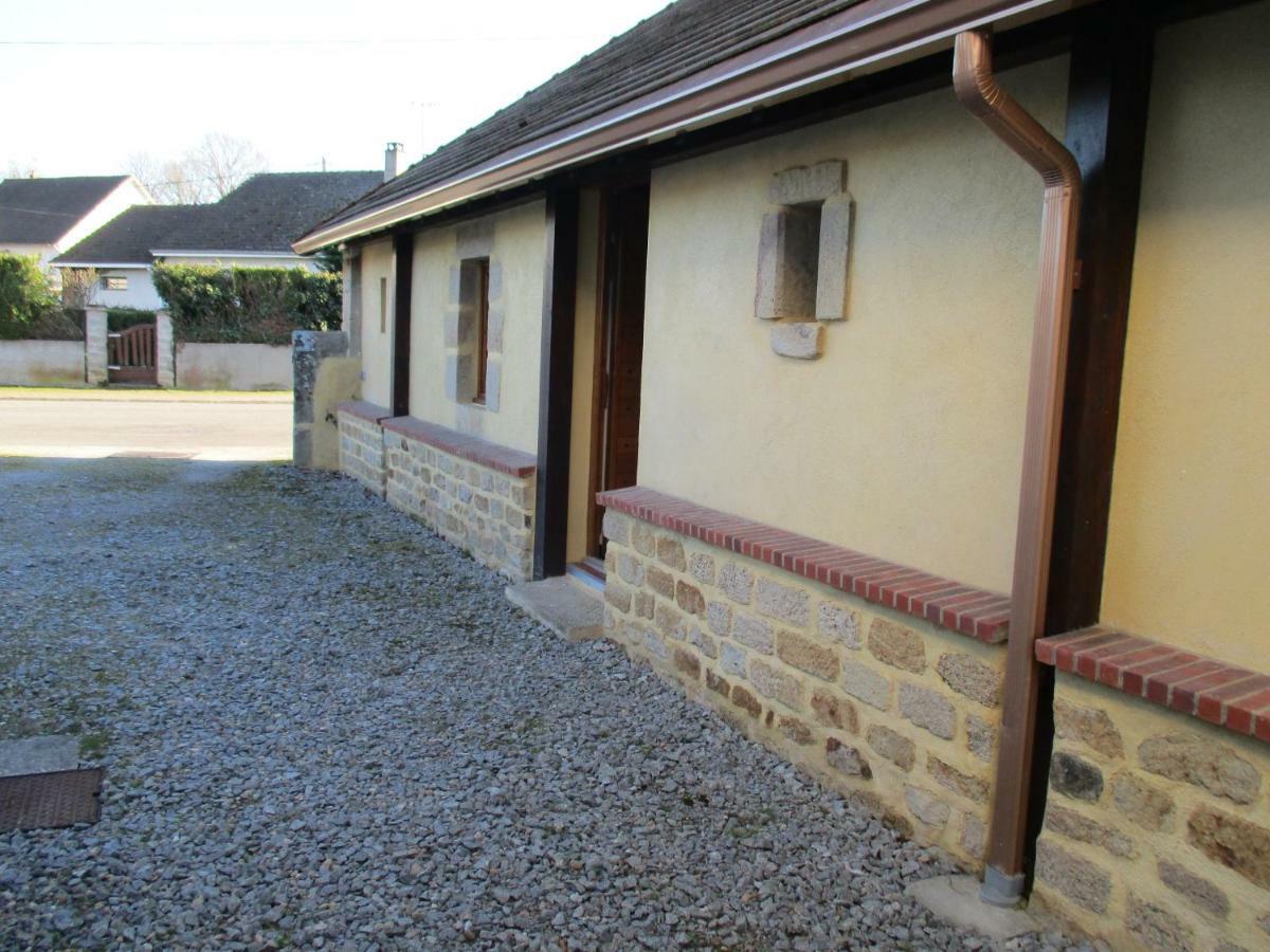 Chez Bari Villa Bourbon-l'Archambault Exterior photo